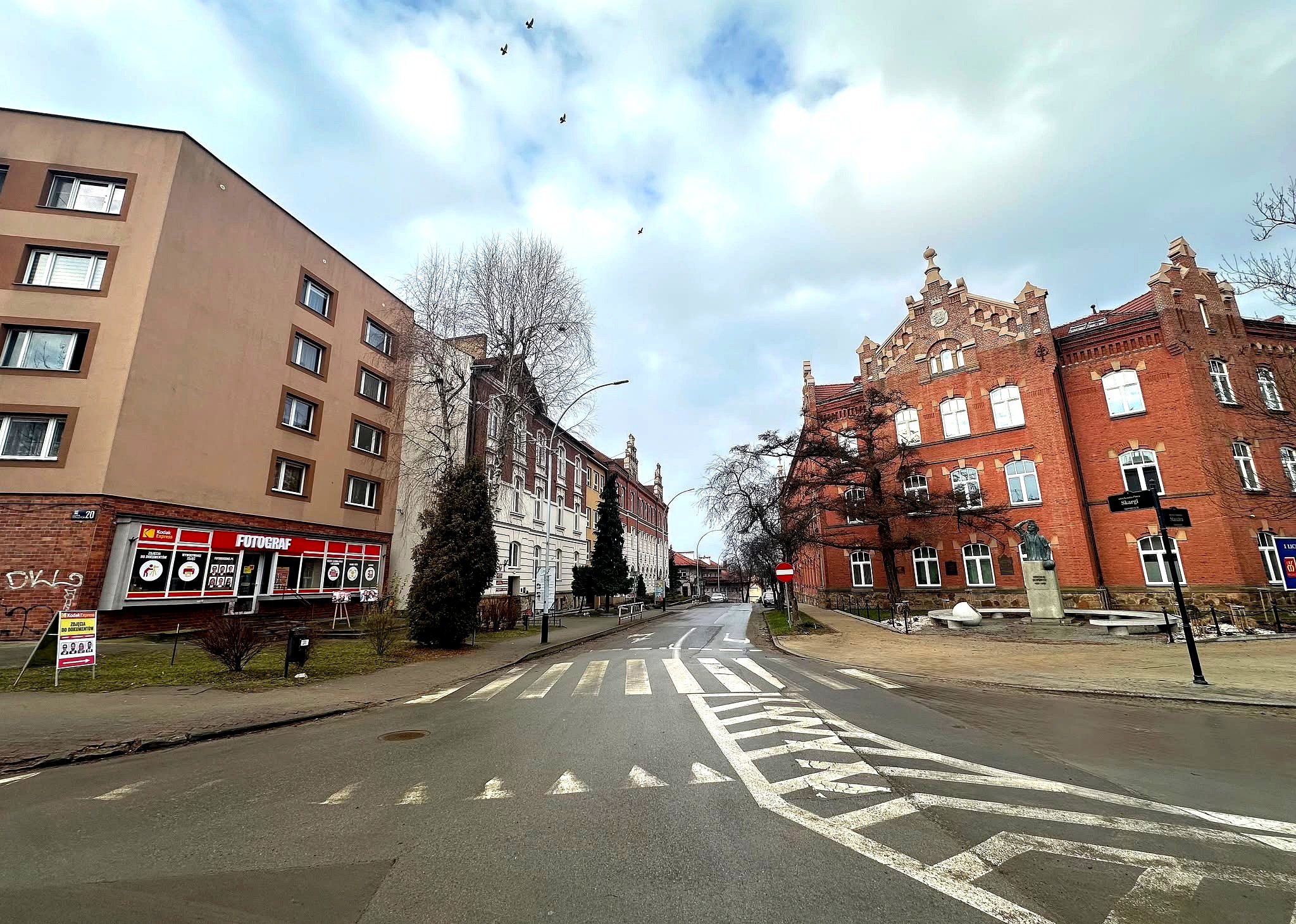 FOTOKROSNO.PL zakład fotograficzny przy Staszica 20 w Krośnie naprzeciwko Kopernika